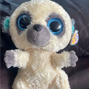 Plush Cream and Gray Big-Eyed lemur Beanie Boo